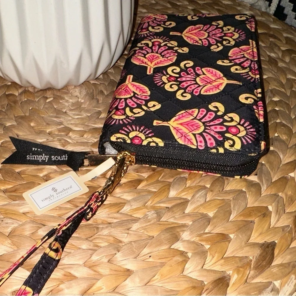 NWOT Simply Southern Quilted Phone Wallet